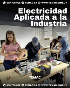 Estudiantes realizando prácticas en el curso de Electricidad Aplicada a la Industria dictado por TEMAC S.A.