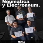 Profesionales uruguayos realizando prácticas en el curso de Neumática y Electroneumática dictado por TEMAC S.A.