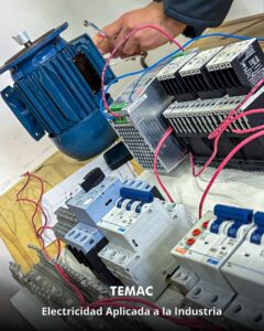 Profesionales y técnicos egresados del curso de capacitación industrial en Electricidad Aplicada dictado por TEMAC S.A. en Montevideo, Uruguay.