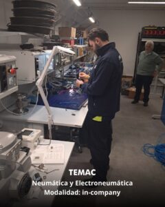 Operarios e ingenieros participando en el curso in-company de Neumática y Electroneumática brindado por TEMAC S.A. en las instalaciones de la empresa.